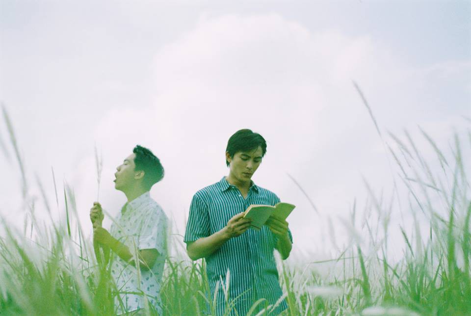 Mùa hè rực rỡ, dịu êm và rất tình của hai chàng trai trong bộ ảnh Theo anh về nhà Mùa hè rực rỡ, dịu êm và rất tình của hai chàng trai trong bộ ảnh Theo anh về nhà