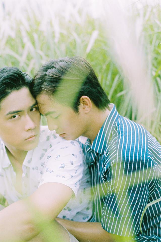 Mùa hè rực rỡ, dịu êm và rất tình của hai chàng trai trong bộ ảnh Theo anh về nhà Mùa hè rực rỡ, dịu êm và rất tình của hai chàng trai trong bộ ảnh Theo anh về nhà