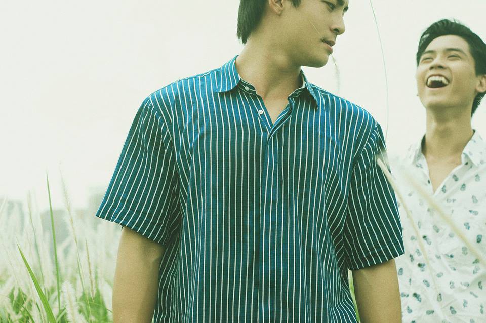 Mùa hè rực rỡ, dịu êm và rất tình của hai chàng trai trong bộ ảnh Theo anh về nhà Mùa hè rực rỡ, dịu êm và rất tình của hai chàng trai trong bộ ảnh Theo anh về nhà