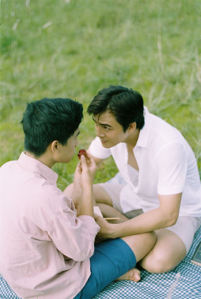 Mùa hè rực rỡ, dịu êm và rất tình của hai chàng trai trong bộ ảnh Theo anh về nhà Mùa hè rực rỡ, dịu êm và rất tình của hai chàng trai trong bộ ảnh Theo anh về nhà