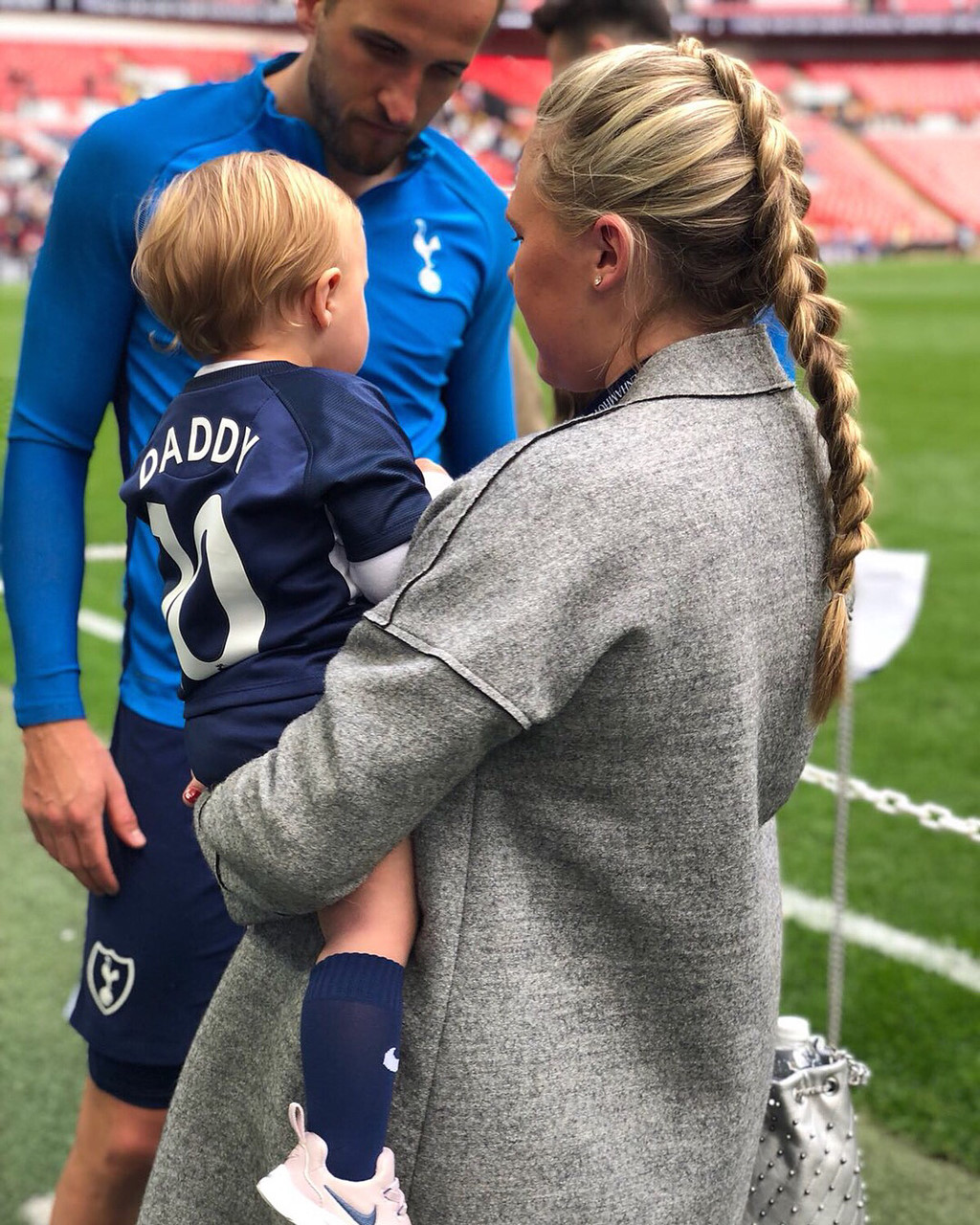 Tình yêu của Harry Kane: Cô gái bên bạn năm 11 tuổi nay đã là vợ Tình yêu của Harry Kane: Cô gái bên bạn năm 11 tuổi nay đã là vợ