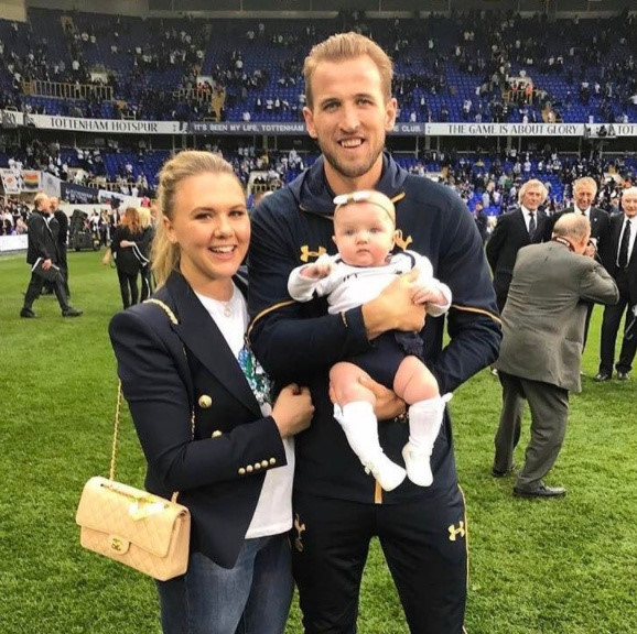 Tình yêu của Harry Kane: Cô gái bên bạn năm 11 tuổi nay đã là vợ Tình yêu của Harry Kane: Cô gái bên bạn năm 11 tuổi nay đã là vợ