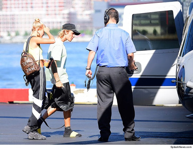 Justin Bieber về ra mắt gia đình bạn gái Hailey Baldwin
