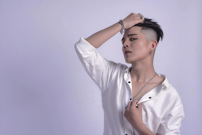 Bị chê trang điểm quá đậm, Quang Anh (The Voice Kids) khẳng định bản thân là đàn ông đích thực Bị chê trang điểm quá đậm, Quang Anh (The Voice Kids) khẳng định bản thân là đàn ông đích thực