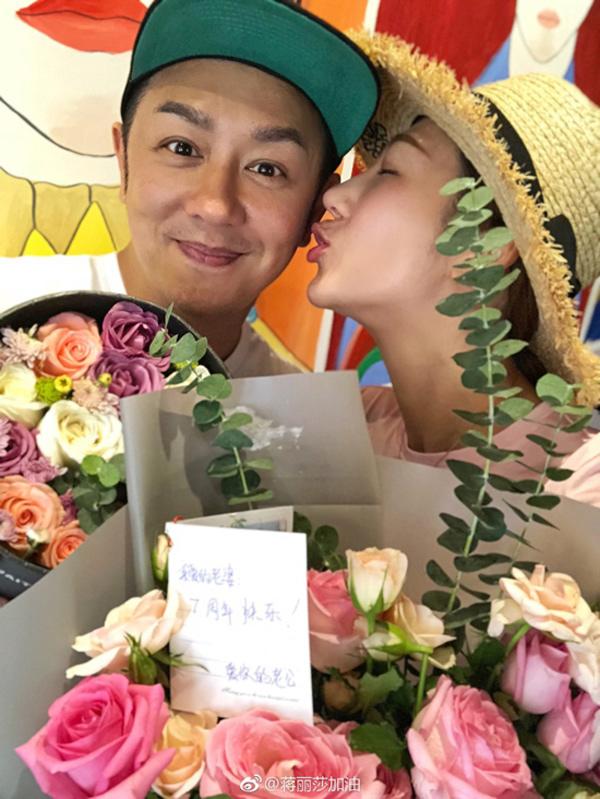 7 năm 4 đứa, bà xã Trần Hạo Dân đã dành cả tuổi thanh xuân để sinh con cho chồng