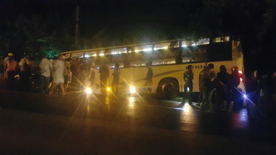 Tai nạn xe giường nằm kinh hoàng ở Long An