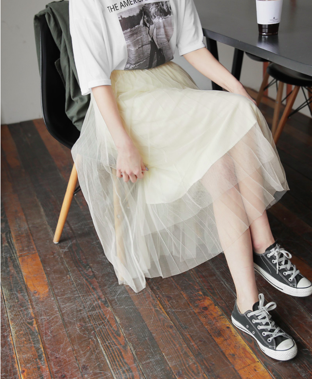 Chân váy dài có kén dáng thế nào thì chỉ cần diện cùng 5 mẫu giày/dép này là đẹp mĩ mãn