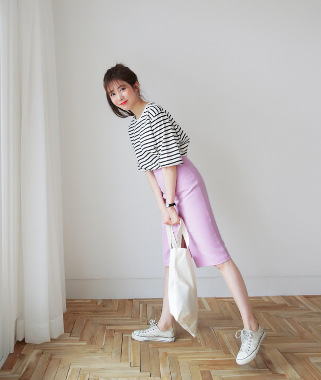 Chân váy dài có kén dáng thế nào thì chỉ cần diện cùng 5 mẫu giày/dép này là đẹp mĩ mãn