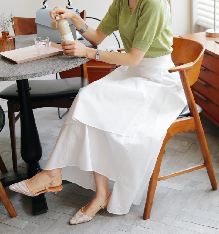 Chân váy dài có kén dáng thế nào thì chỉ cần diện cùng 5 mẫu giày/dép này là đẹp mĩ mãn