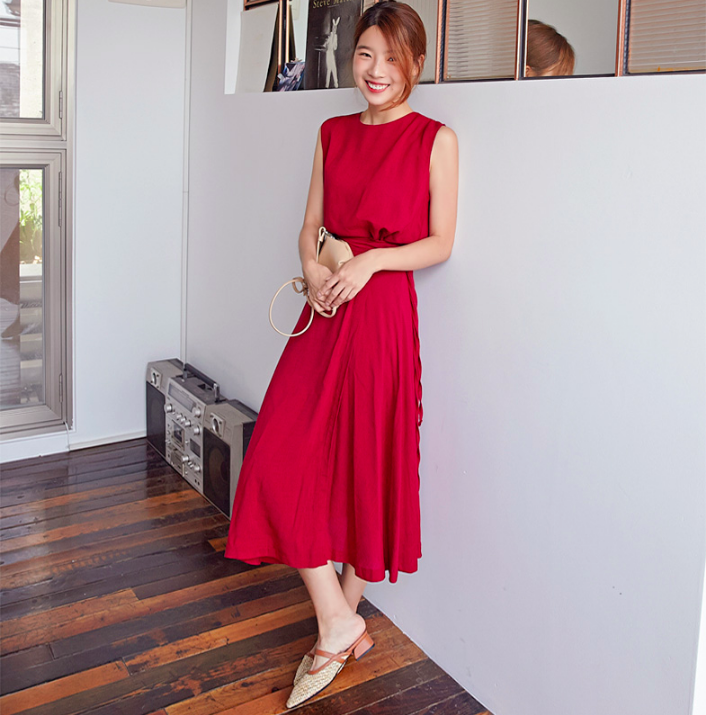 Chân váy dài có kén dáng thế nào thì chỉ cần diện cùng 5 mẫu giày/dép này là đẹp mĩ mãn