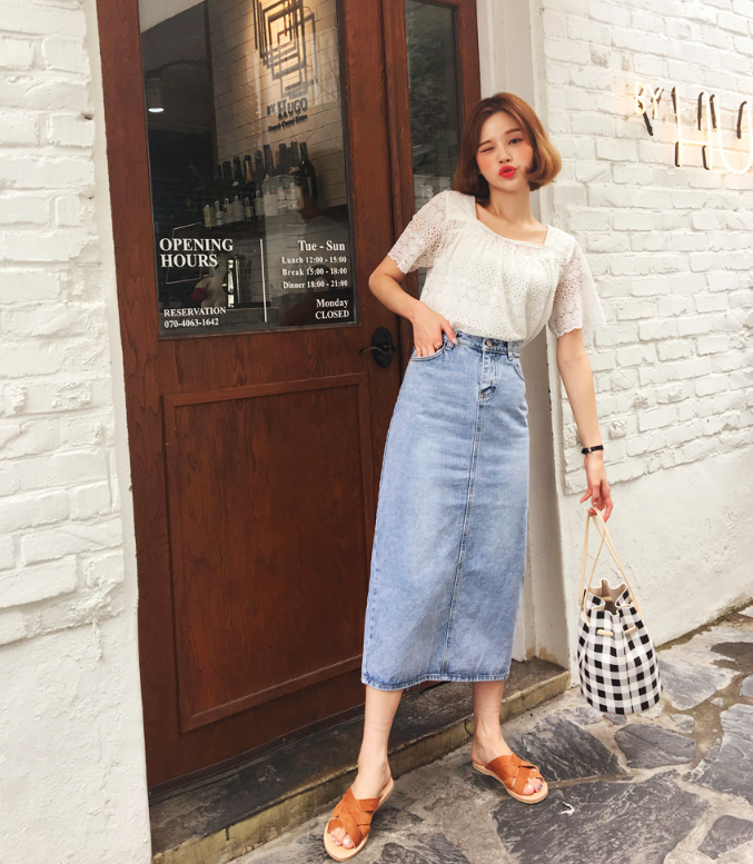 Chân váy dài có kén dáng thế nào thì chỉ cần diện cùng 5 mẫu giày/dép này là đẹp mĩ mãn