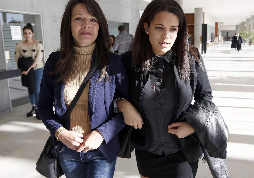 Choáng mức đền bù khủng vì con bị trao nhầm ở nước ngoài