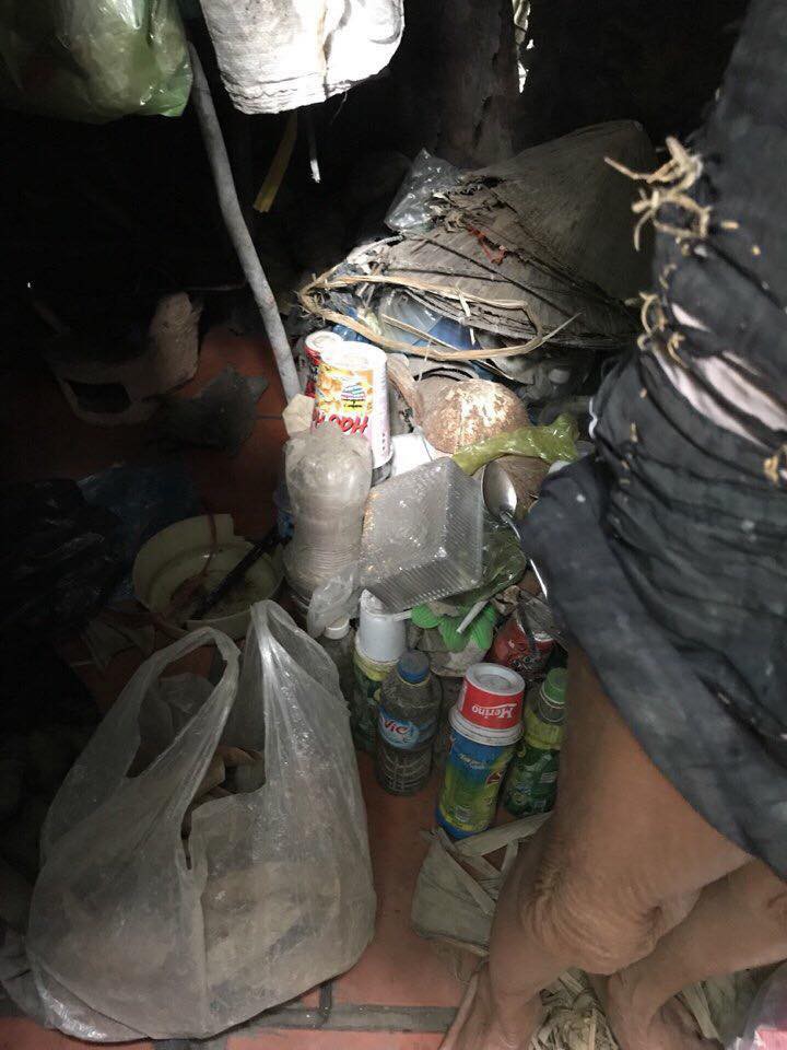 Sự thật câu chuyện bà cụ sống trong vườn nhà hàng xóm, quần áo rách phải vá bằng rơm rạ đang lan truyền dữ dội trên MXH