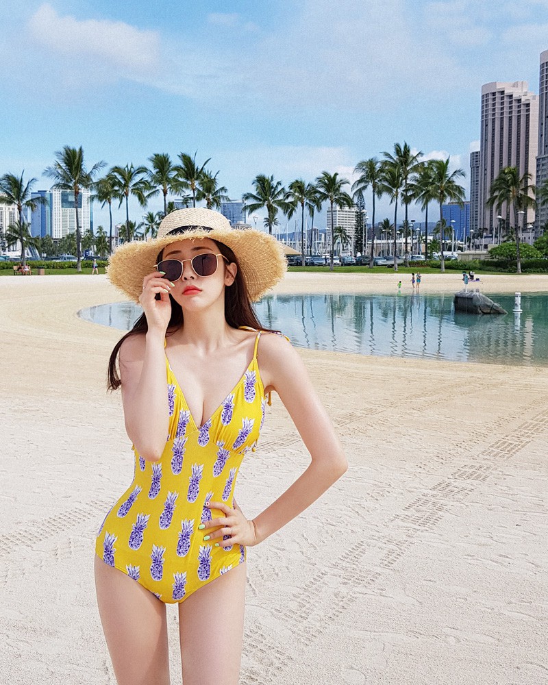 Kín đáo mà vẫn tôn dáng cực đỉnh, 5 mẫu đồ bơi liền mảnh này nhất định phải mang theo cho chuyến đi biển cuối hè Kín đáo mà vẫn tôn dáng cực đỉnh, 5 mẫu đồ bơi liền mảnh này nhất định phải mang theo cho chuyến đi biển cuối hè