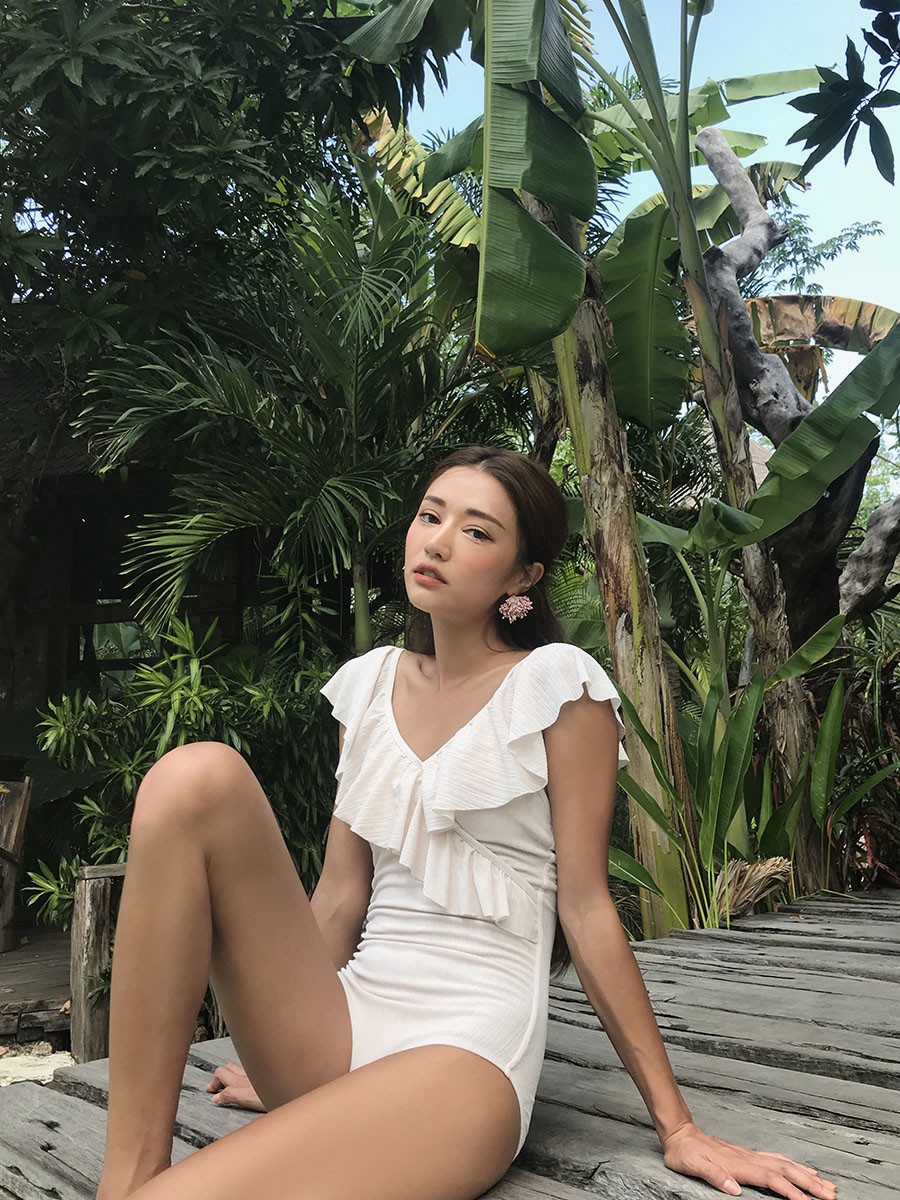 Kín đáo mà vẫn tôn dáng cực đỉnh, 5 mẫu đồ bơi liền mảnh này nhất định phải mang theo cho chuyến đi biển cuối hè Kín đáo mà vẫn tôn dáng cực đỉnh, 5 mẫu đồ bơi liền mảnh này nhất định phải mang theo cho chuyến đi biển cuối hè