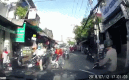 Giơ ngón tay thối với ô tô, thanh niên bị húc văng ra đường trước khi nhận điều tệ hơn Giơ ngón tay thối với ô tô, thanh niên bị húc văng ra đường trước khi nhận điều tệ hơn