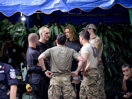 Ai trả tiền cho chiến dịch giải cứu đội bóng mắc kẹt?