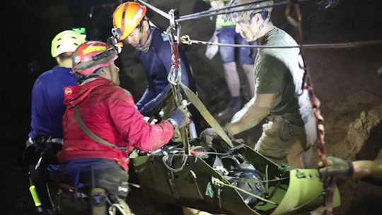 Ai trả tiền cho chiến dịch giải cứu đội bóng mắc kẹt?