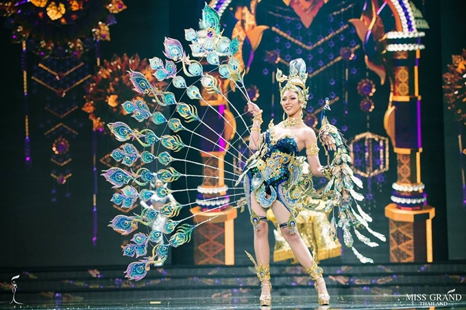 Hoa hậu Hòa Bình Thái Lan trình diễn trang phục dân tộc siêu độc đáo Hoa hậu Hòa Bình Thái Lan trình diễn trang phục dân tộc siêu độc đáo