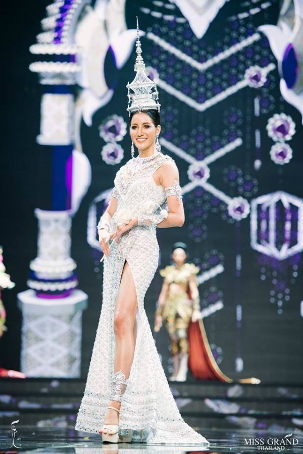Hoa hậu Hòa Bình Thái Lan trình diễn trang phục dân tộc siêu độc đáo Hoa hậu Hòa Bình Thái Lan trình diễn trang phục dân tộc siêu độc đáo