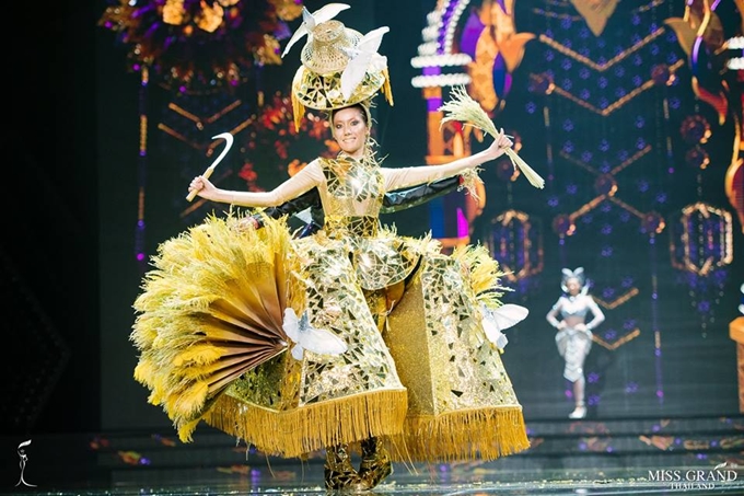 Hoa hậu Hòa Bình Thái Lan trình diễn trang phục dân tộc siêu độc đáo Hoa hậu Hòa Bình Thái Lan trình diễn trang phục dân tộc siêu độc đáo