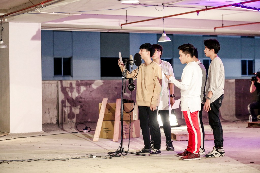 The Debut tập 6: Đức Phúc dạy thí sinh cách đối phó khi bị chê là hát như đang rặn đẻ The Debut tập 6: Đức Phúc dạy thí sinh cách đối phó khi bị chê là hát như đang rặn đẻ