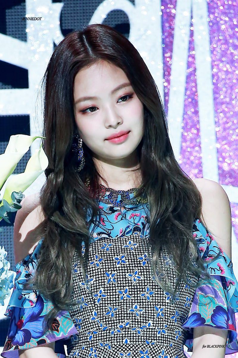Khác hẳn các mỹ nhân Vline, Jennie (Black Pink) mặt tròn như bánh bao nhưng vẫn đẹp xuất sắc nhờ bí quyết này Khác hẳn các mỹ nhân Vline, Jennie (Black Pink) mặt tròn như bánh bao nhưng vẫn đẹp xuất sắc nhờ bí quyết này