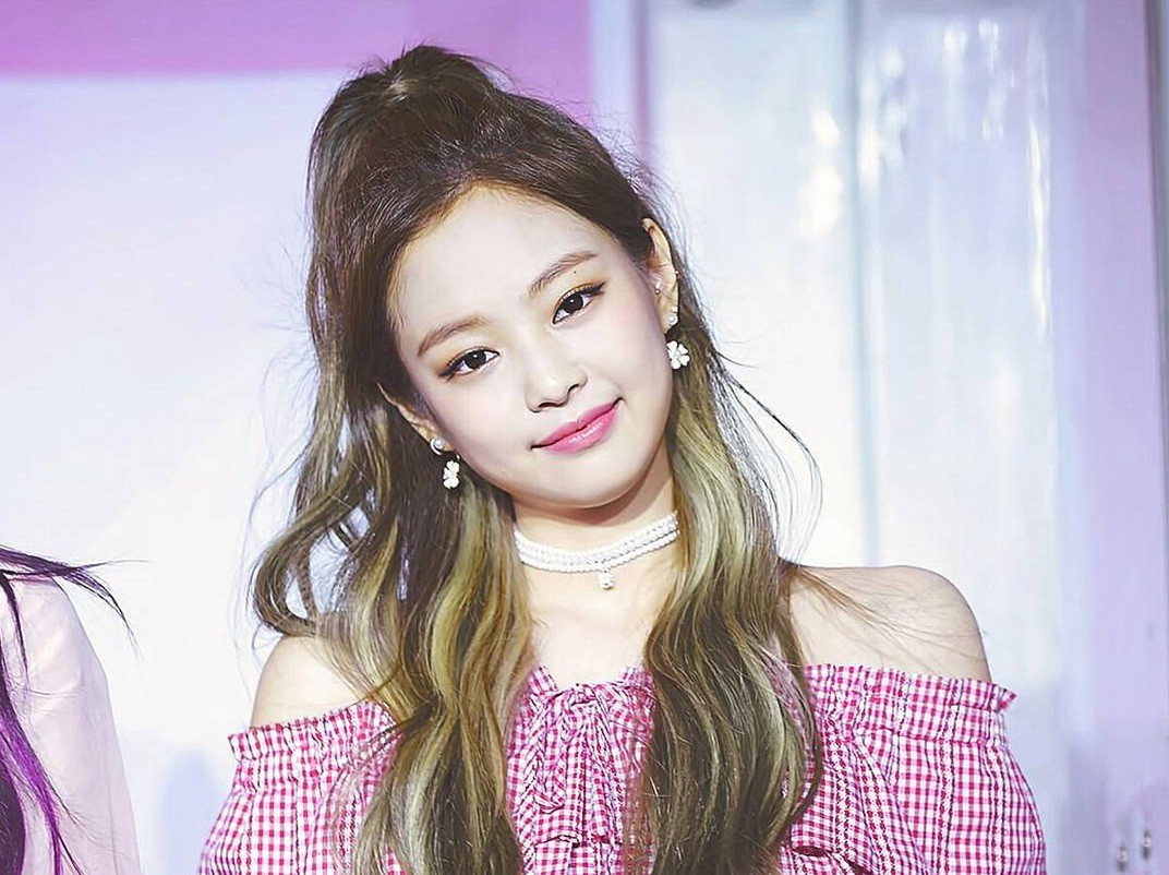 Khác hẳn các mỹ nhân Vline, Jennie (Black Pink) mặt tròn như bánh bao nhưng vẫn đẹp xuất sắc nhờ bí quyết này
