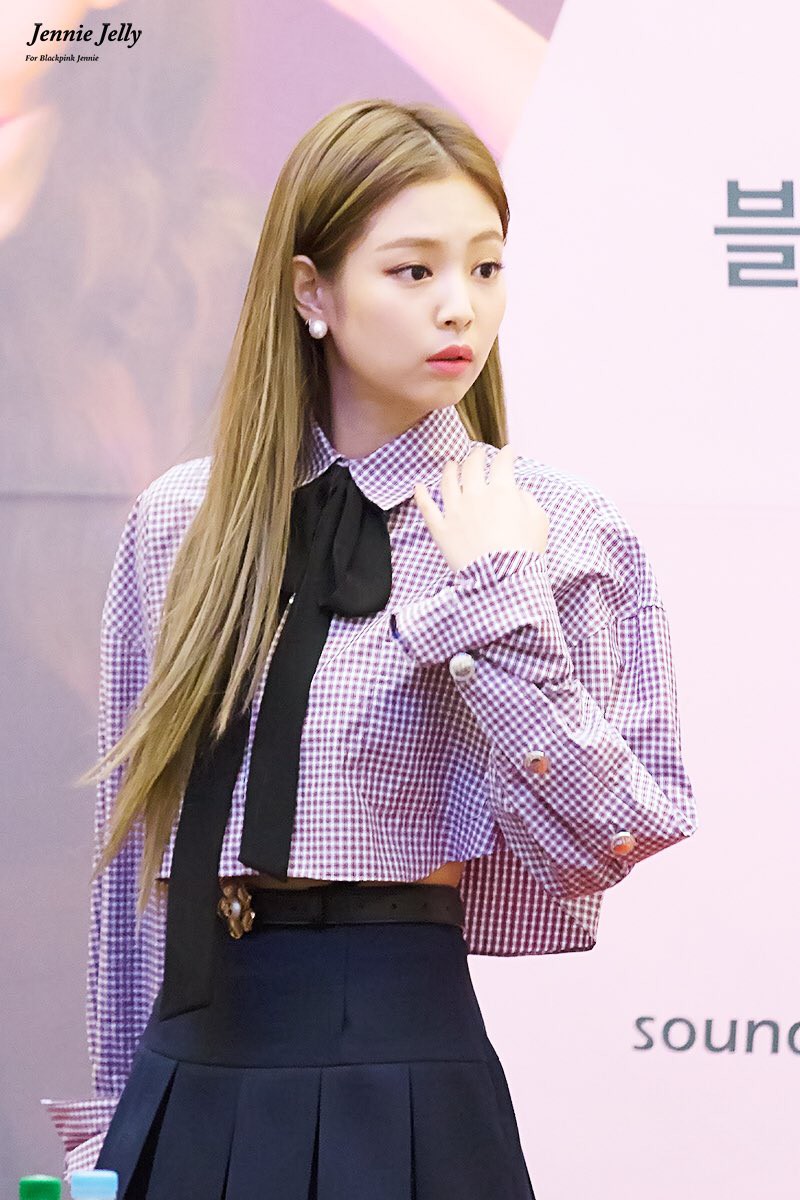 Khác hẳn các mỹ nhân Vline, Jennie (Black Pink) mặt tròn như bánh bao nhưng vẫn đẹp xuất sắc nhờ bí quyết này Khác hẳn các mỹ nhân Vline, Jennie (Black Pink) mặt tròn như bánh bao nhưng vẫn đẹp xuất sắc nhờ bí quyết này