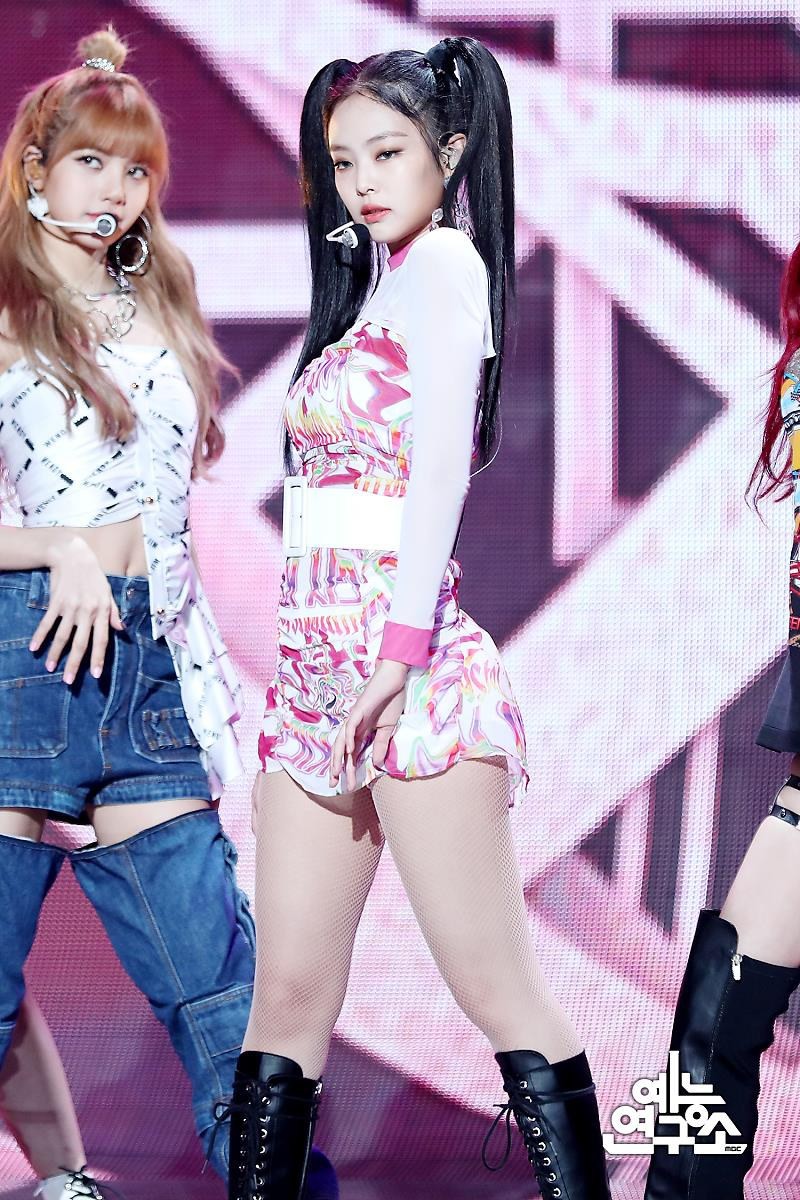 Khác hẳn các mỹ nhân Vline, Jennie (Black Pink) mặt tròn như bánh bao nhưng vẫn đẹp xuất sắc nhờ bí quyết này Khác hẳn các mỹ nhân Vline, Jennie (Black Pink) mặt tròn như bánh bao nhưng vẫn đẹp xuất sắc nhờ bí quyết này