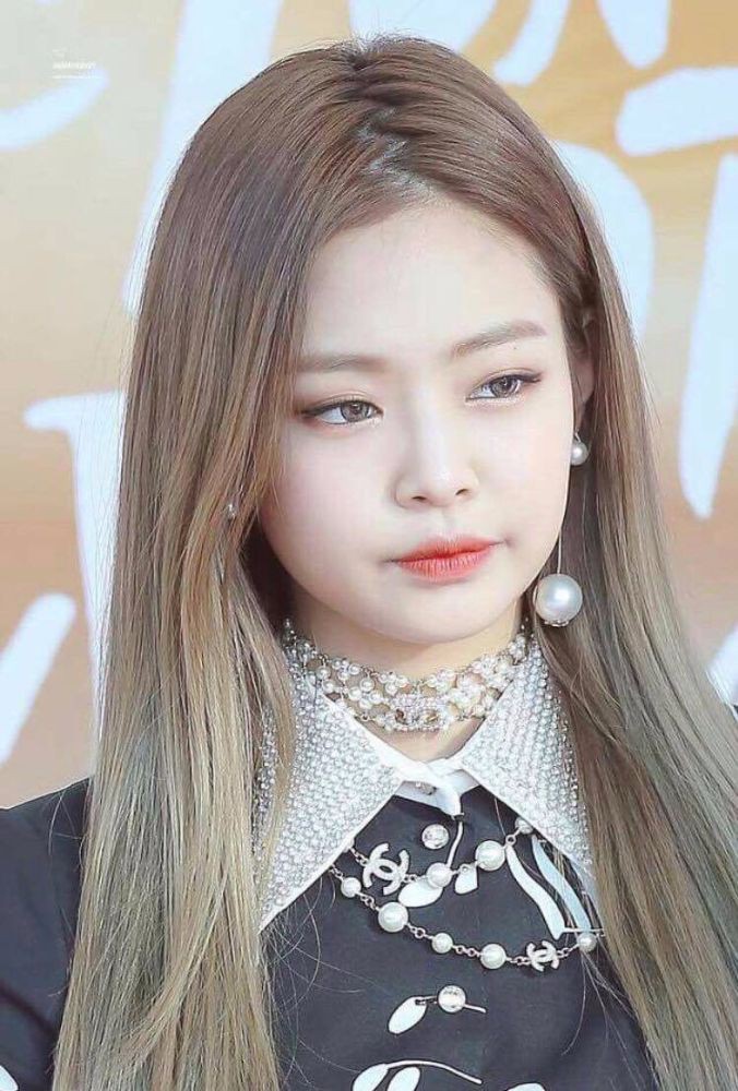Khác hẳn các mỹ nhân Vline, Jennie (Black Pink) mặt tròn như bánh bao nhưng vẫn đẹp xuất sắc nhờ bí quyết này Khác hẳn các mỹ nhân Vline, Jennie (Black Pink) mặt tròn như bánh bao nhưng vẫn đẹp xuất sắc nhờ bí quyết này