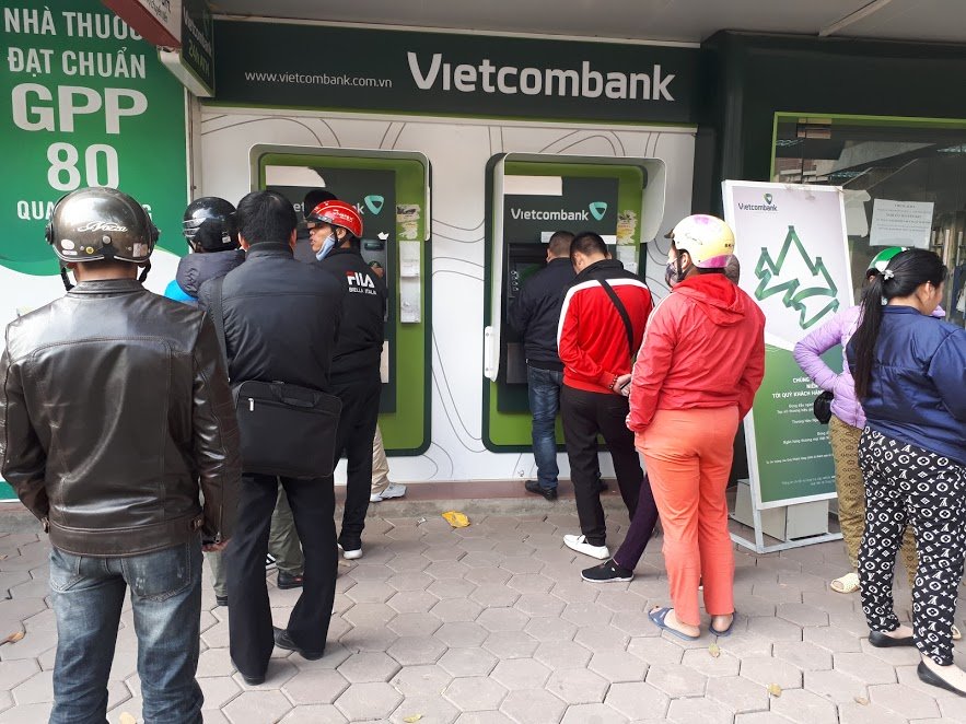 Đồng loạt tăng phí rút tiền ATM: Xem xét dấu hiệu vi phạm Đồng loạt tăng phí rút tiền ATM: Xem xét dấu hiệu vi phạm