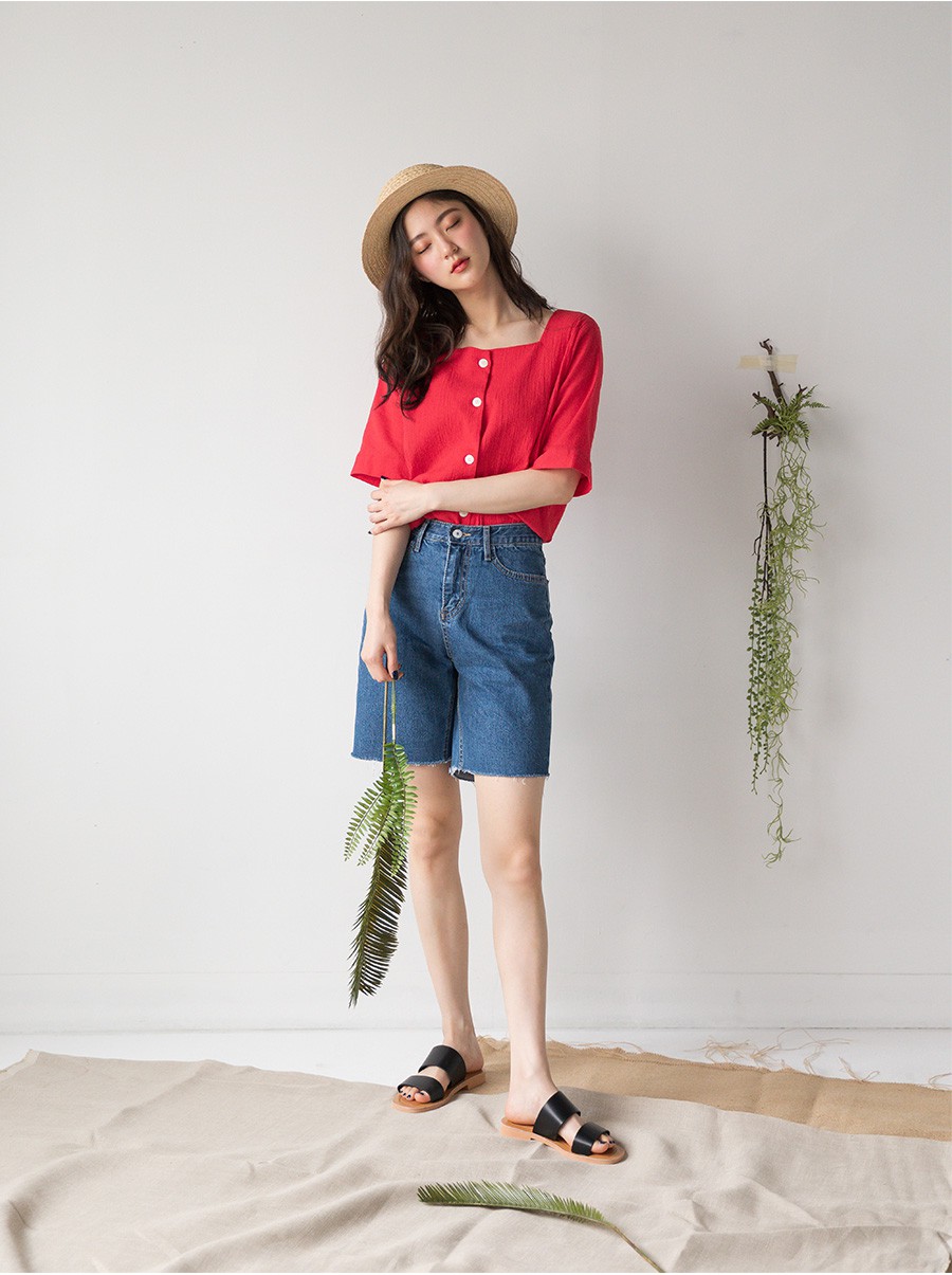 Tạm cất những chiếc shorts ngắn để kết thân với quần shorts dài vì diện lên thoải mái và nữ tính vô cùng Tạm cất những chiếc shorts ngắn để kết thân với quần shorts dài vì diện lên thoải mái và nữ tính vô cùng