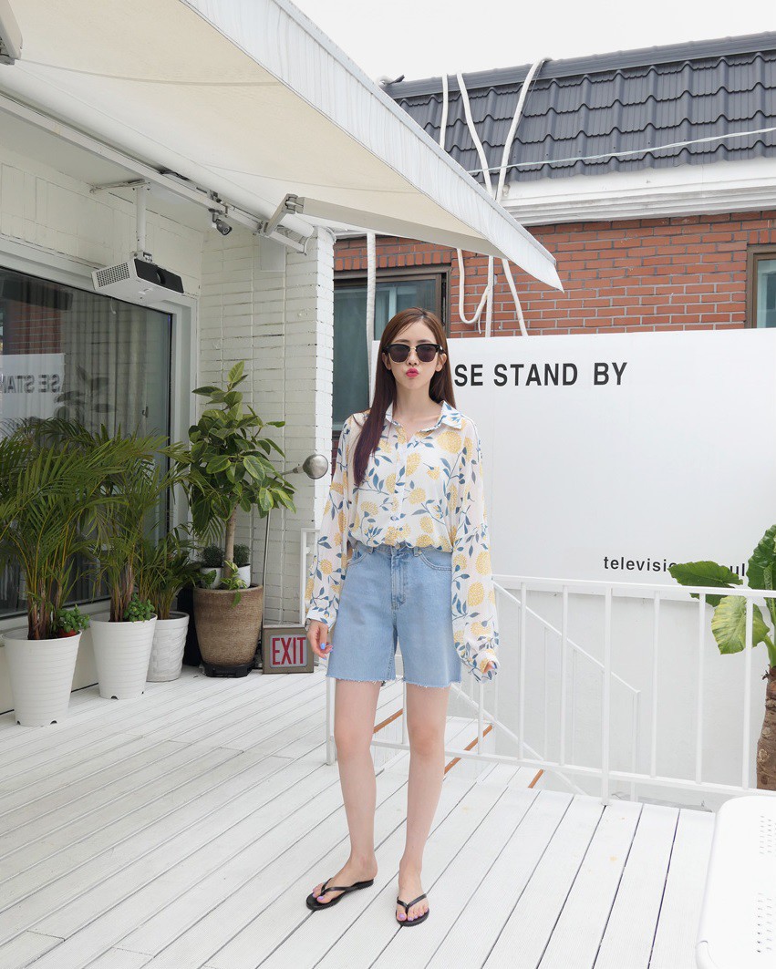 Tạm cất những chiếc shorts ngắn để kết thân với quần shorts dài vì diện lên thoải mái và nữ tính vô cùng Tạm cất những chiếc shorts ngắn để kết thân với quần shorts dài vì diện lên thoải mái và nữ tính vô cùng