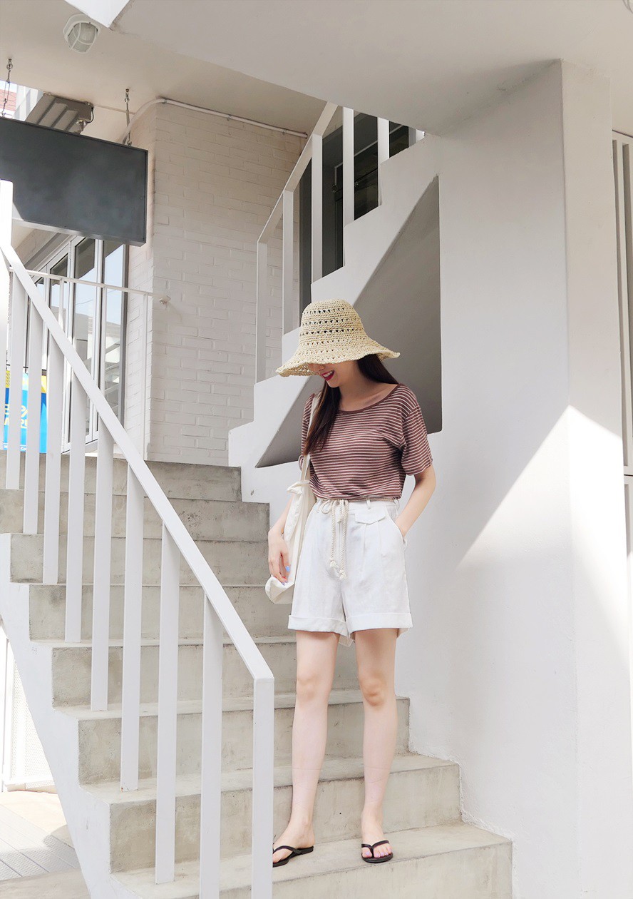 Tạm cất những chiếc shorts ngắn để kết thân với quần shorts dài vì diện lên thoải mái và nữ tính vô cùng Tạm cất những chiếc shorts ngắn để kết thân với quần shorts dài vì diện lên thoải mái và nữ tính vô cùng