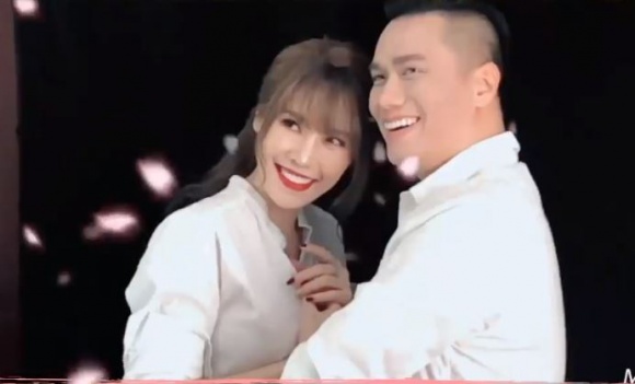 Không chịu dừng lại, Quế Vân đăng video chụp hình tình bể bình cùng với Việt Anh