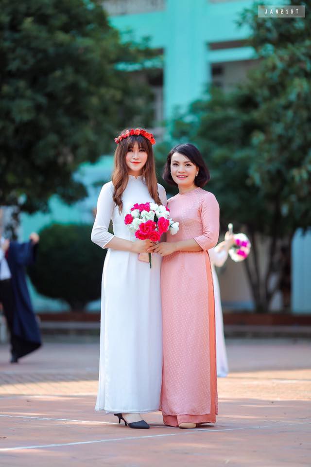 Cô gái trong mơ của các chàng trai đây rồi: Xinh xắn, đáng yêu lại còn thủ khoa 10 điểm môn Lịch sử