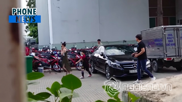 Vừa tuyên bố ly hôn, Tim và Trương Quỳnh Anh vẫn tình tứ dẫn con trai đi chơi