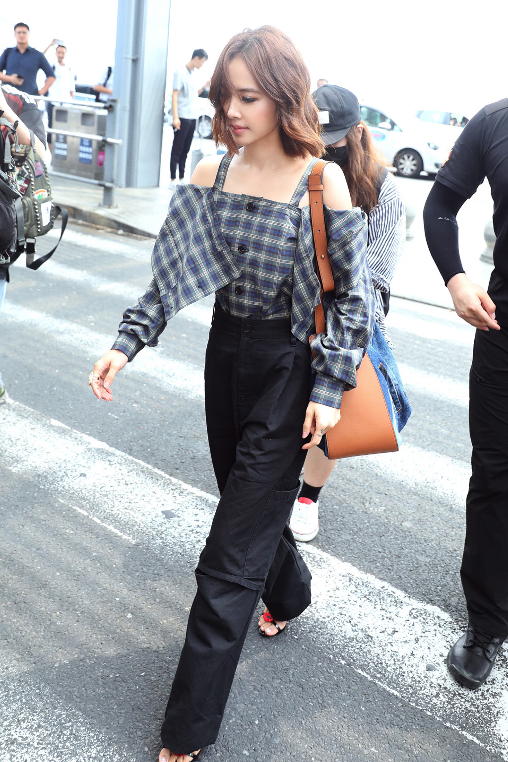 Cách phối đồ cá tính với sơ mi kẻ ô