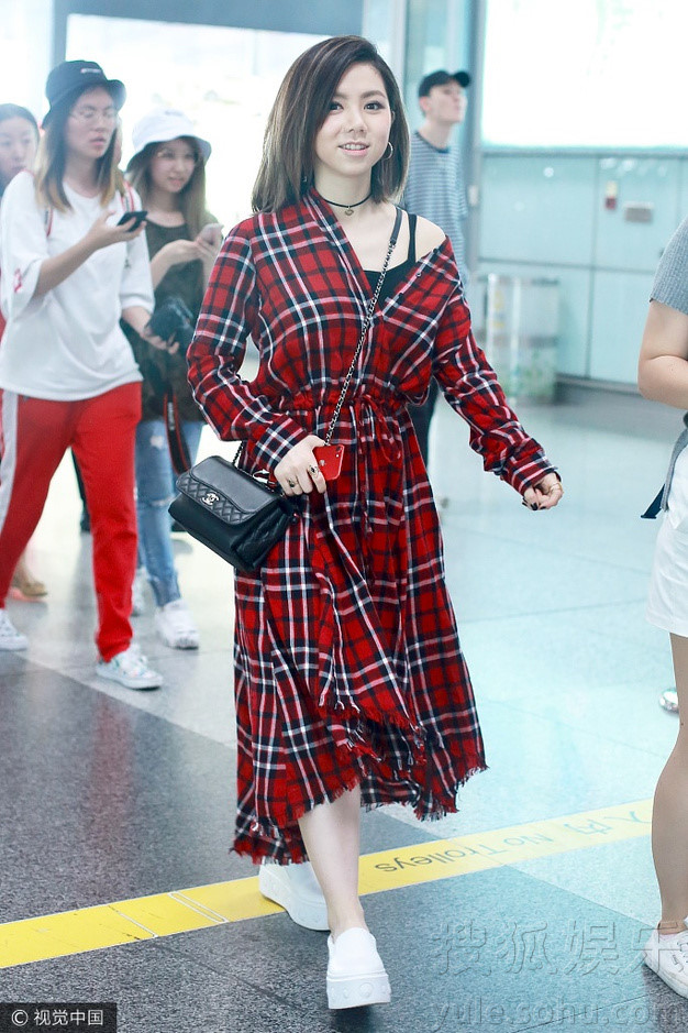 Cách phối đồ cá tính với sơ mi kẻ ô