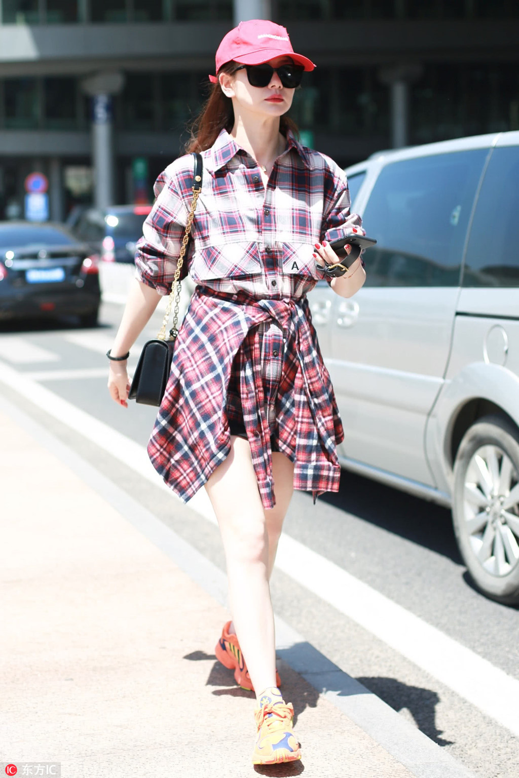 Cách phối đồ cá tính với sơ mi kẻ ô