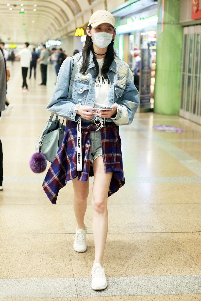 Cách phối đồ cá tính với sơ mi kẻ ô