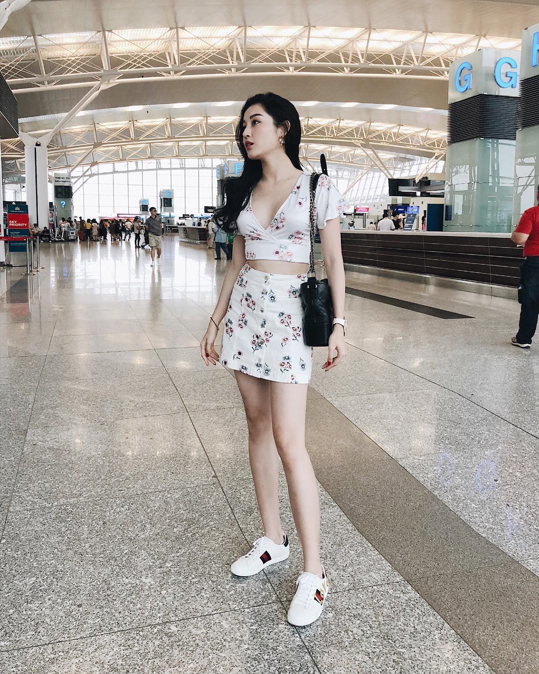 Hà Tăng, Elly Trần đánh chiếm street style tuần này với màn khoe chân dài, eo thon cực đỉnh