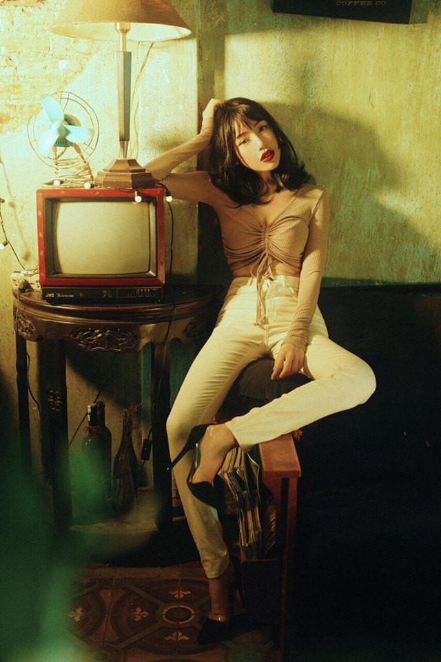 Hà Tăng, Elly Trần đánh chiếm street style tuần này với màn khoe chân dài, eo thon cực đỉnh