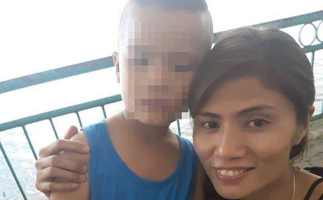 Người mẹ bị trao nhầm con bị nhiều người mắng thẳng mặt con mình không nuôi, đi nuôi con người