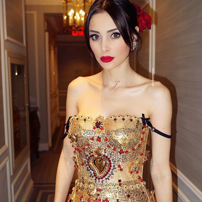 Sau 10 năm làm vợ của tỷ phú xấu xí, giàu khét tiếng Hong Kong, nàng siêu mẫu vẫn sống như bà hoàng trong nhung lụa