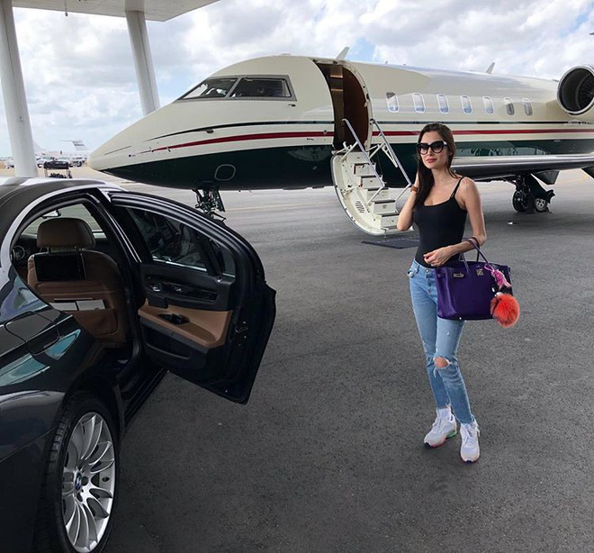 Sau 10 năm làm vợ của tỷ phú xấu xí, giàu khét tiếng Hong Kong, nàng siêu mẫu vẫn sống như bà hoàng trong nhung lụa