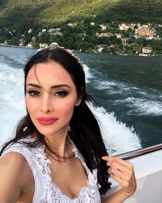 Sau 10 năm làm vợ của tỷ phú xấu xí, giàu khét tiếng Hong Kong, nàng siêu mẫu vẫn sống như bà hoàng trong nhung lụa