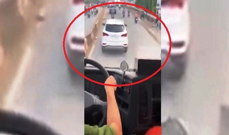 Tài xế diễn trò trước xe chữa cháy: Tôi không nghe thấy gì