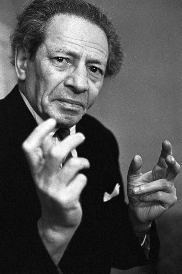 Wolf Messing - nhà thôi miên từng cướp ngân hàng thành công chỉ với tờ giấy trắng Wolf Messing - nhà thôi miên từng cướp ngân hàng thành công chỉ với tờ giấy trắng